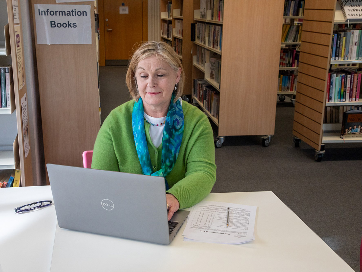 Suzanne – Job Club Work Coach in Cregagh Library